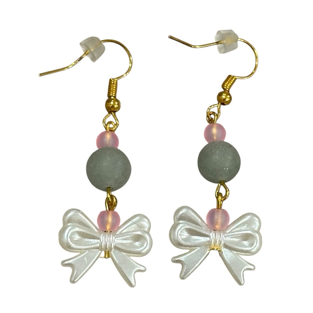 10/$25🦋 Handmade White Bow Dangle Earrings w/ Pink & Gray Beads & Gold Hardware